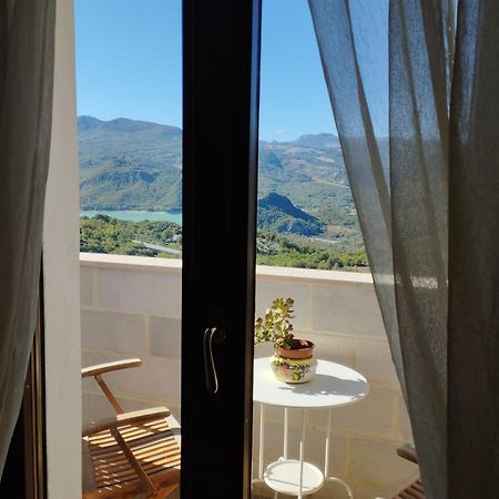 B&B "Za' Vittoria"#Lagodibomba Exterior foto